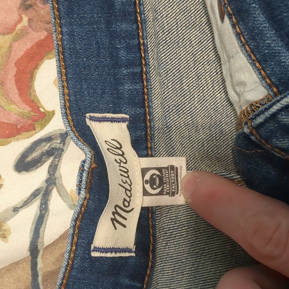 High-Rise Denim Shorts in Karnes Wash - Picture 2 of 5